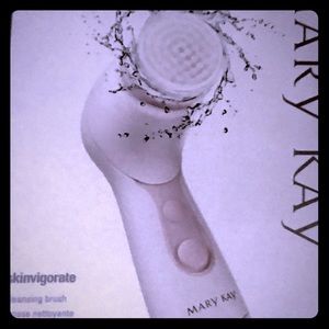 Mary K cleansing brush with additional brush head